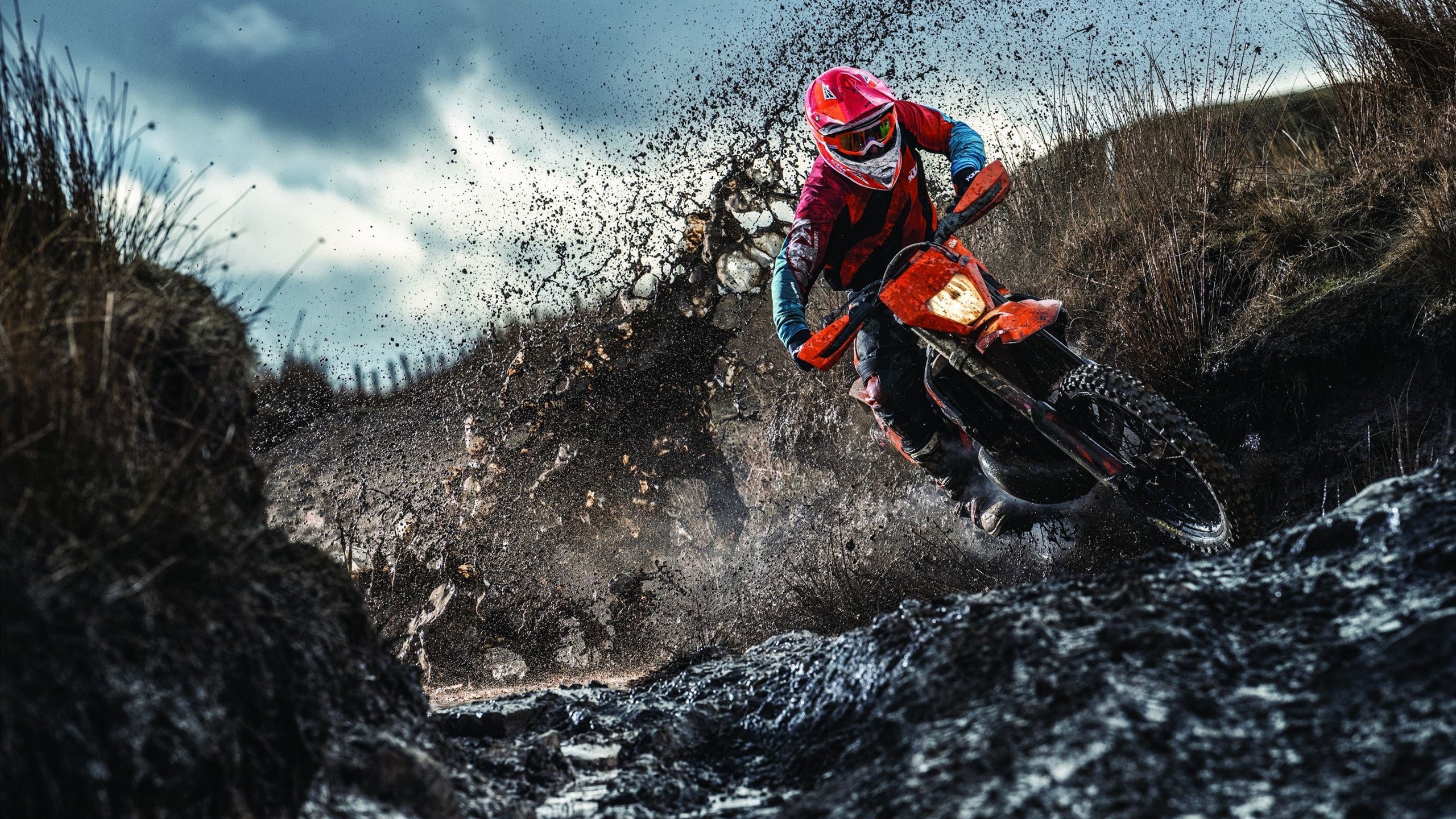 五大联赛是否重视通过前场横移调动后防空档,五大联赛场地大小